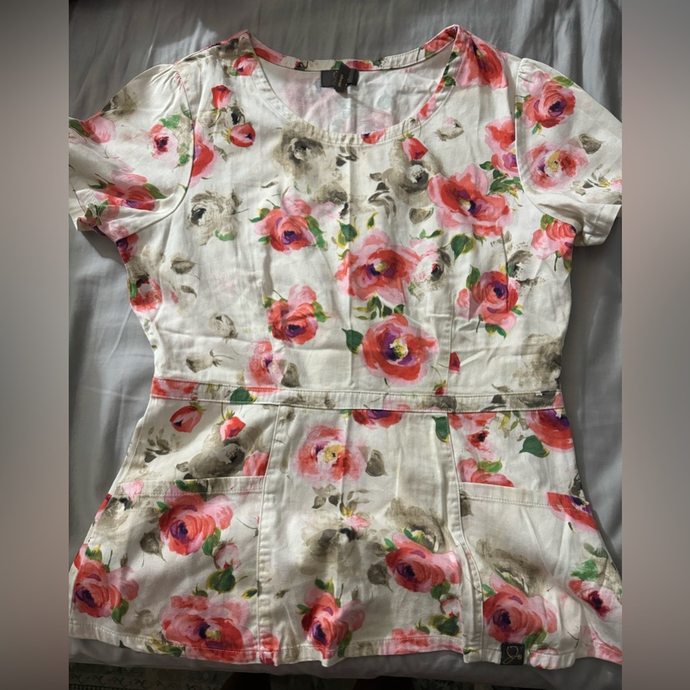 Jaanuu women’s floral scrub top. Size small
